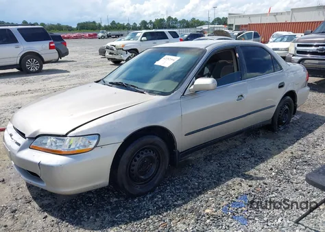 1998 Honda Accord Lx из США, поврежденный, VIN 1HGCG5647WA260898